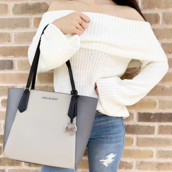 SALE‼️‼️💕👜NWT Michael Kors Small Bonded Tote - Picture 2 of 3